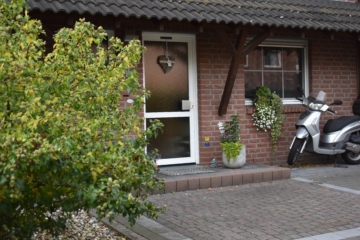 3. Hauseingang-min - Junges und gepflegtes Reihenhaus in zentraler Lage von Moers-Asberg