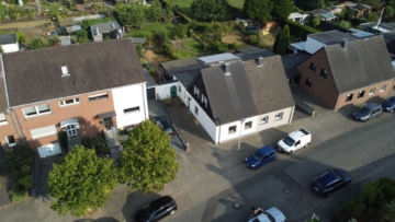 2 - Charmante Doppelhaushälfte mit viel Potenzial in ruhiger Lage von MG-Lürrip