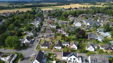 1 - Jetzt nach Ihren Wünschen umgestalten: Charmantes Einfamilienhaus mit traumhaftem Grundstück in Bestlage von Vluyn