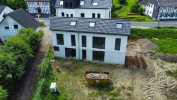 Drohne - Erstbezug: Komfortables Wohnhaus mit moderner Architektur in absoluter Wohlfühloase – mit Blick ins Grüne direkt an der Düssel