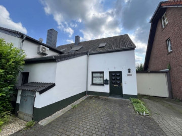 Bild (2) - Haus im Haus: Besondere Maisonette-Wohnung mit Wohlfühlgarten am beliebten Naturschutzgebiet