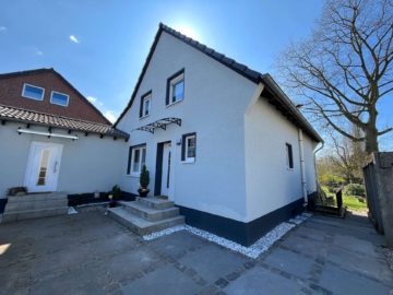 3 - Einmalige Chance: Kernsaniertes Einfamilienhaus mit unschlagbarem Grundstück