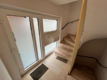 5 - Große, modernisierte Erdgeschosswohnung mit privatem Garten in idyllischer, grüner Wohnlage
