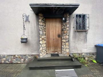 Bild - Charmantes Einfamilienhaus mit viel Potenzial und möglichem Baugrundstück in zentraler Lage von Moers