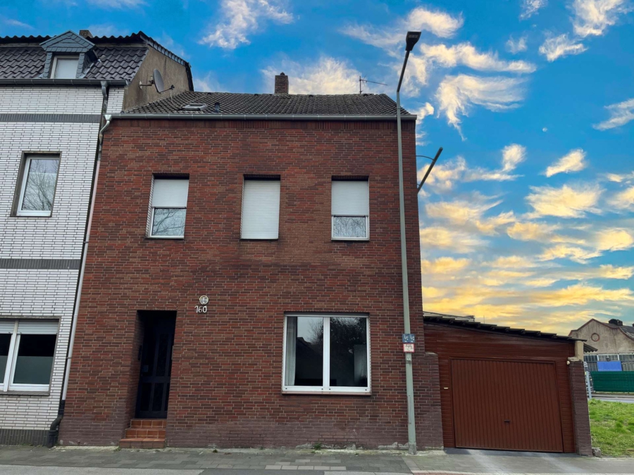 1 - Attraktives Reihenendhaus mit Einliegerwohnung und separatem Dachgeschossapartment– Flexibles Wohnen
