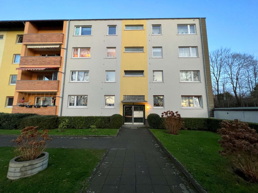 Hausansicht - Gepflegte 3-Zimmer Wohnung im Krefelder Zentrum