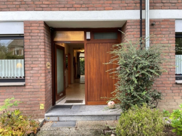 2 - Familiengerechtes Reihenhaus mit viel Potenzial in Bestlage von Neukirchen