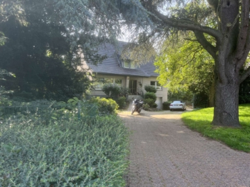 1 - Freistehendes Einfamilienhaus mit großem Grundstück und traumhaftem Ausblick in absoluter Bestlage