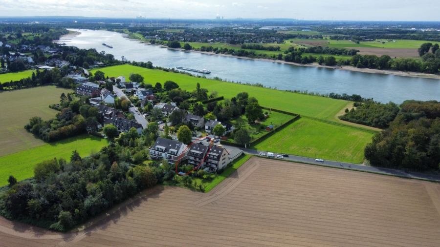 a - In der Stadt im Grünen wohnen: Perfekt geschnittene Maisonettewohnung mit „Haus im Haus-Charakter“ in Toplage direkt am Rhein