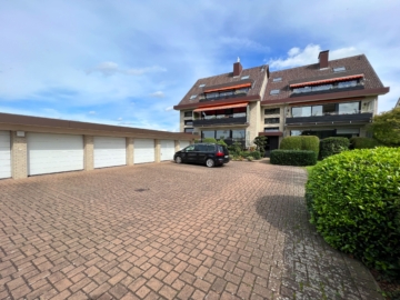 1 - In der Stadt im Grünen wohnen: Perfekt geschnittene Maisonettewohnung mit „Haus im Haus-Charakter“ in Toplage direkt am Rhein