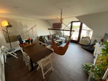 20. Wohnzimmer - Perfekt geschnittenes „Penthouse“ mit Dachterrasse & Aufzug an der Stadtgrenze zu Köln