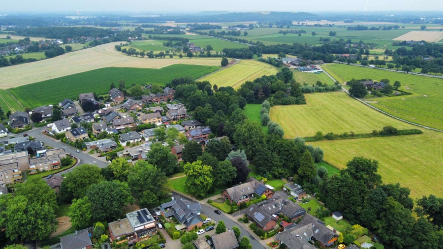 Drohne - Idyllisches Zweifamilienhaus mit traumhaftem Garten in absoluter Bestlage von Vluyn