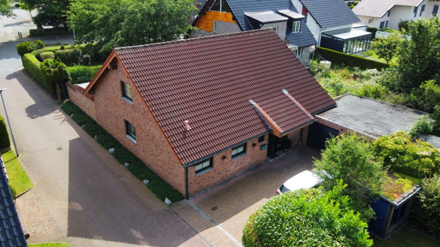 Drohne (9) - Ihr Traum vom perfekten Zuhause: Freistehendes Einfamilienhaus in ruhiger Spielstraße an den Feldern