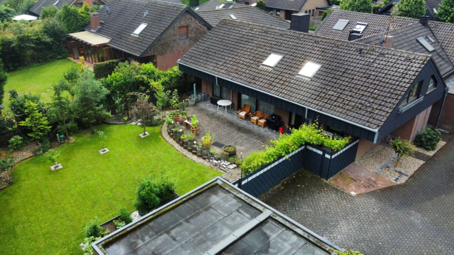 Drohne (11) - Freistehendes Zweifamilienhaus mit traumhaftem, großem Garten und vielen Gestaltungsmöglichkeiten in