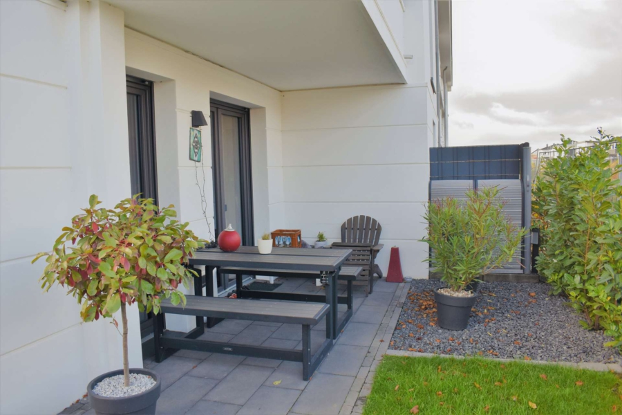 Terrasse - Neuwertige und moderne Maisonette-Wohnung im EG+Souterrain in beliebter Lage von Neukirchen-Vluyn