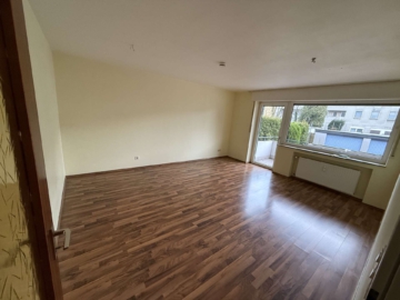 Wohnzimmer - Gepflegte EG-Wohnung mit Balkon