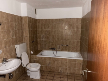 Badezimmer - Gepflegte EG-Wohnung mit Balkon
