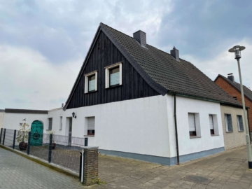 1 - Charmante Doppelhaushälfte mit viel Potenzial in ruhiger Lage von MG-Lürrip