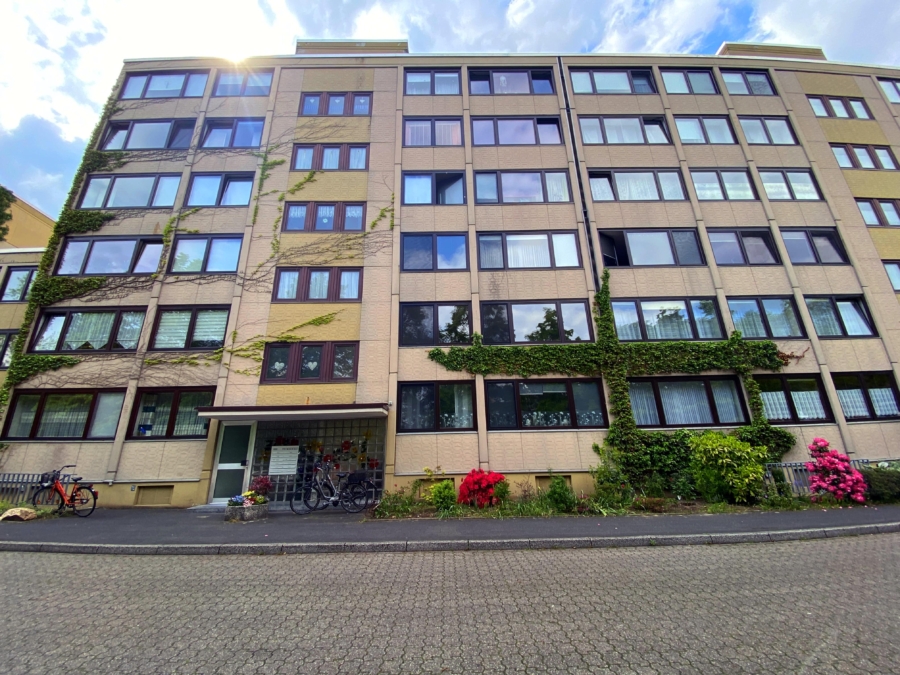 1-min - Zeitlose 3,5-Zimmer-Wohnung mit viel Platz am Zentrum von Neukirchen