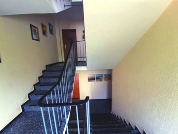2-min - Zeitlose 3,5-Zimmer-Wohnung mit viel Platz am Zentrum von Neukirchen