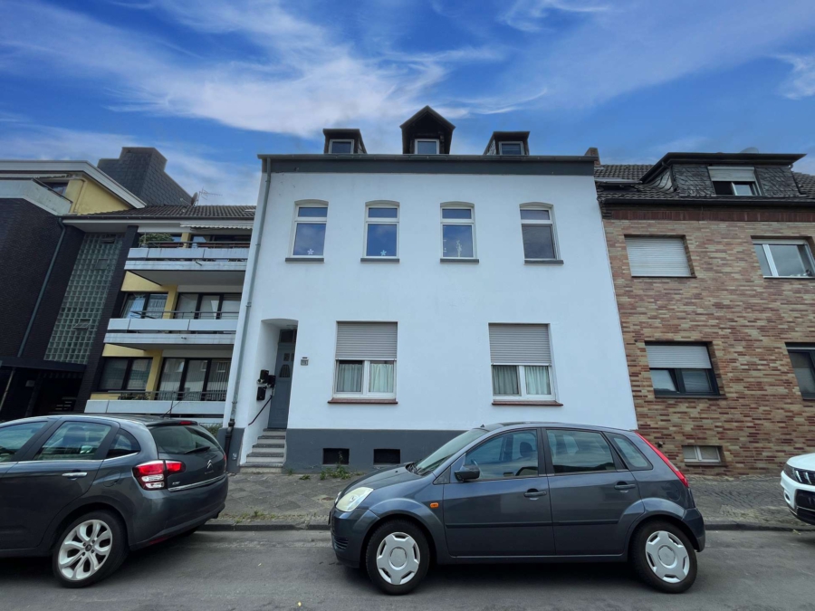 Rendite- oder Mehrgenerationenhaus: Gepflegtes Mehrfamilienhaus mit 3 Einheiten und perfekter Infras, 47506 Neukirchen-Vluyn, Mehrfamilienhaus