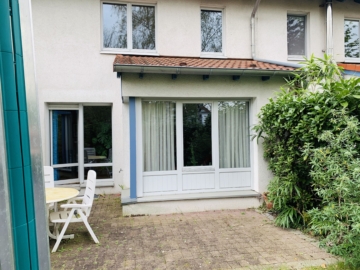 Haus Rückseite - Junges und gepflegtes Reihenhaus mit viel Platz in zentraler Lage von Neukirchen