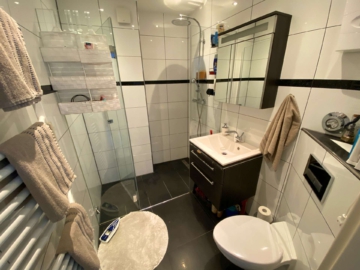 5 - Gepflegte 2-Zimmer Wohnung mit sehr guter Anbindung