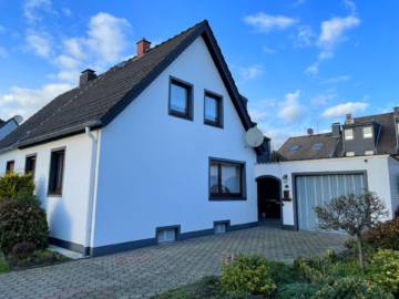 2 - Doppelhaushälfte mit Einliegerwohnung und viel Potenzial – unmittelbar am Zentrum Kamp-Lintforts