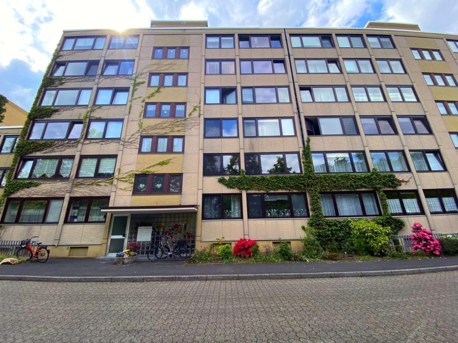 1 - Komplett renovierte 4-Zimmer-Wohnung mit viel Platz am Zentrum von Neukirchen