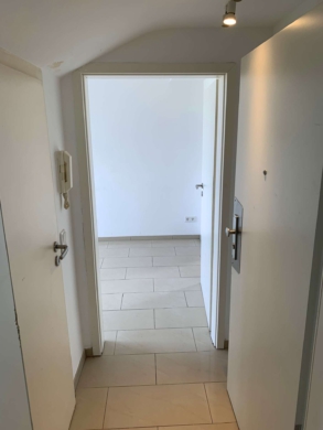 Flur - Renovierte 2-Zimmer Wohnung in Krefeld-Stadtmitte