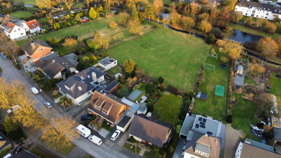 Luftbild - Traumhafte Lage: Freistehendes Einfamilienhaus mit großem Grundstück und einzigartigem Ausblick