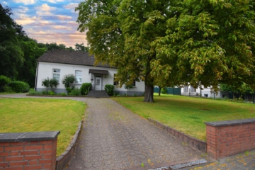 1 - Freistehendes, historisches Einfamilienhaus mit ELW und XXL-Grundstück direkt an der Natur