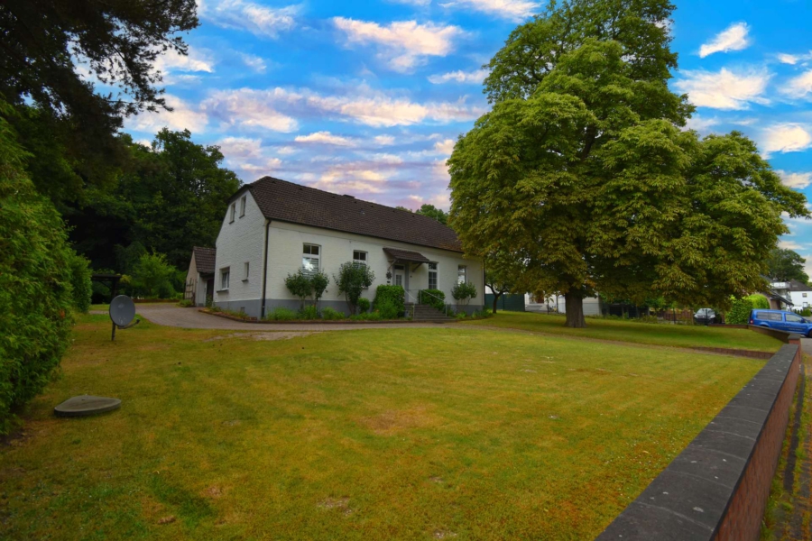 Willkommen - Freistehendes, historisches Einfamilienhaus mit ELW und XXL-Grundstück direkt an der Natur
