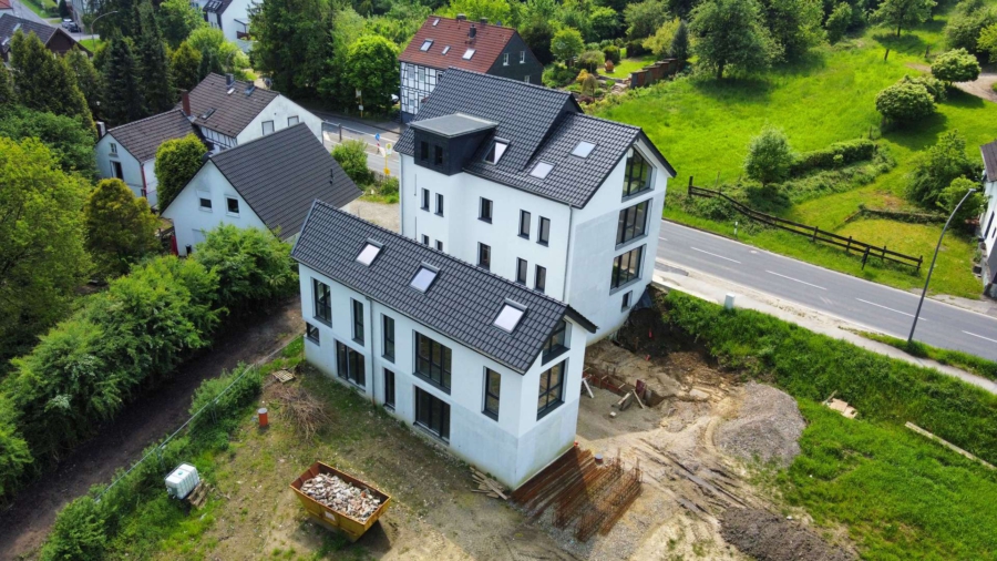 Drohne (1) - Erstbezug: Komfortables Wohnhaus mit moderner Architektur in absoluter Wohlfühloase mit Grünblick