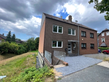 Nachbarbebauung - Exklusives Baugrundstück für großzügiges EFH oder Mehrgenerationen-Haus direkt am Naturschutzgebiet