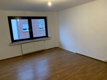 Wohnzimmer - Geräumige 3-Zimmer Wohnung in verkehrsgünstiger Lage
