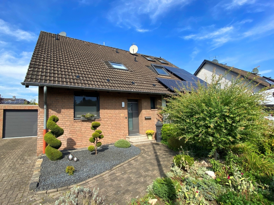 2 - Wie heute gebaut – Wohnen auf höchstem Niveau: Modernisierte und top ausgestattete Doppelhaushälfte in ruhiger Lage